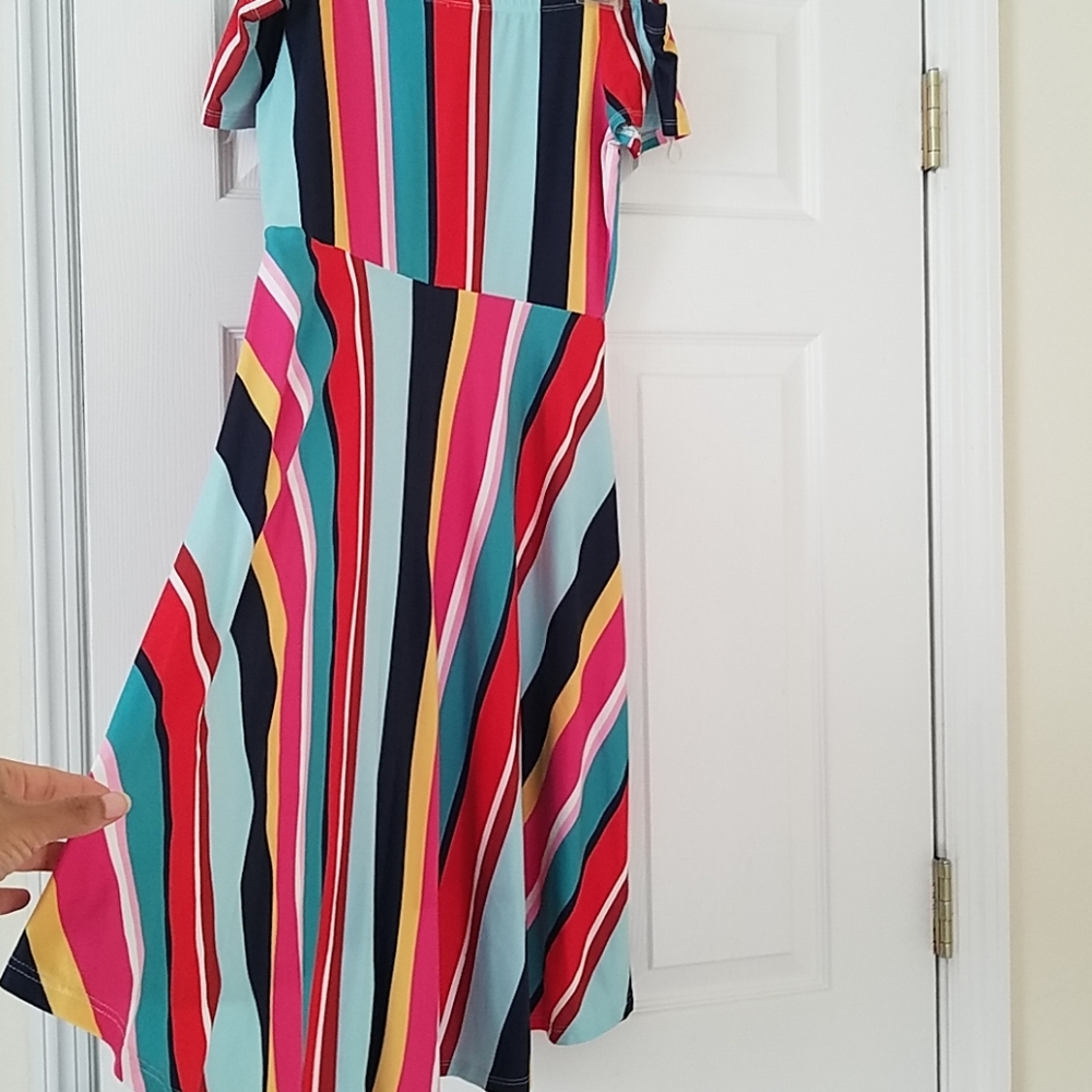 Cold Shoulder Color Block Dress - Picture 4 of 4